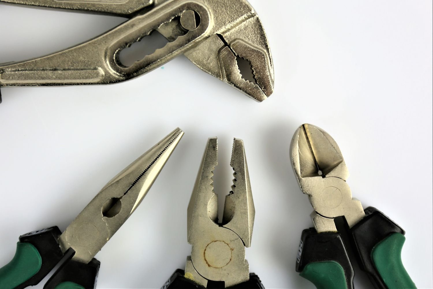 Choosing the Right Pliers for Automotive Work: A Mechanic’s Guide