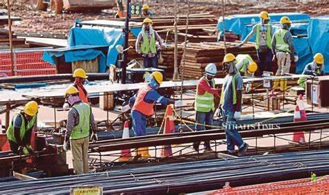 Construction Industry Faces Labor Shortages Amid Declining Productivity: Implications for Construction Management and Jobs