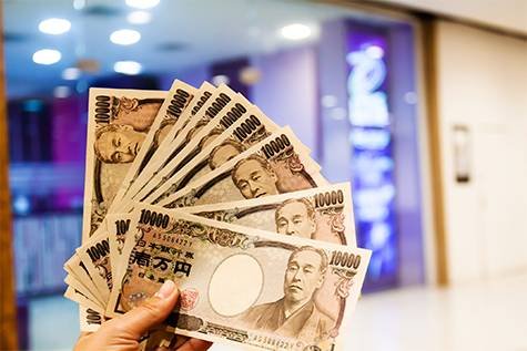 Yen skids to one-week trough before US inflation data