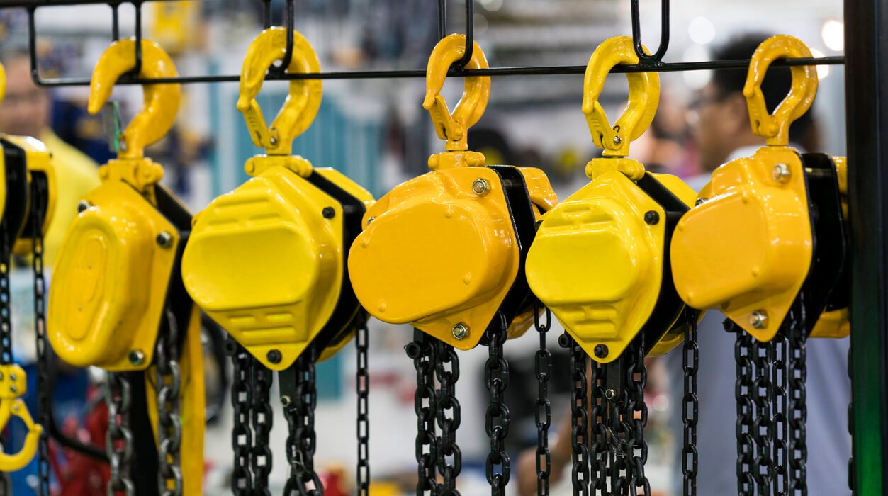Engine Hoists Explained: How to Pick the Right One for Heavy Lifting